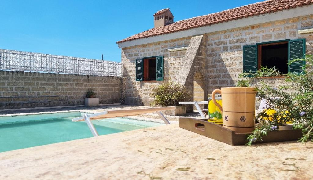 Bazén v ubytování Masseria Julia by LoveSud nebo v jeho okolí