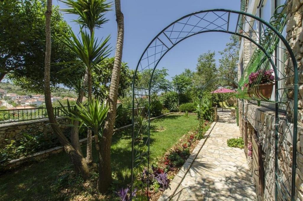 Zahrada ubytování Studio Apartment in Ražanj with Sea View, Terrace, Air Conditioning, Wi-Fi (4597-3)