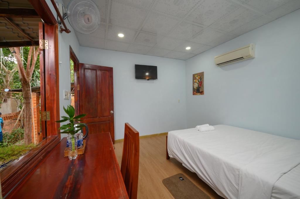 Postel nebo postele na pokoji v ubytování Thanh Khoi Bungalow - Free Airport Pick Up