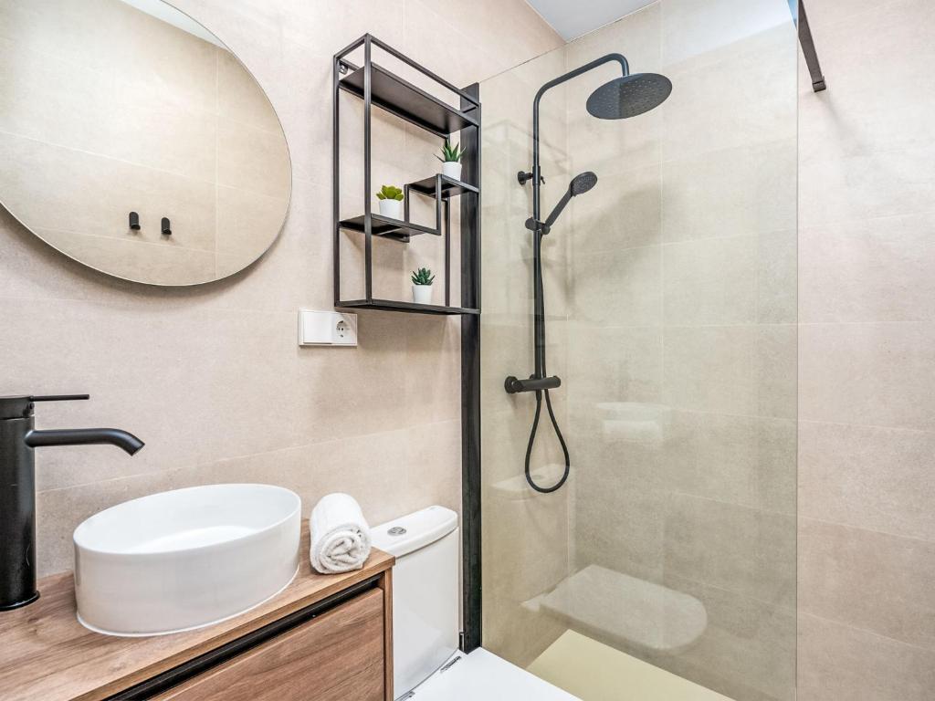 A bathroom at Apartment Carihuela Playa-2 by Interhome