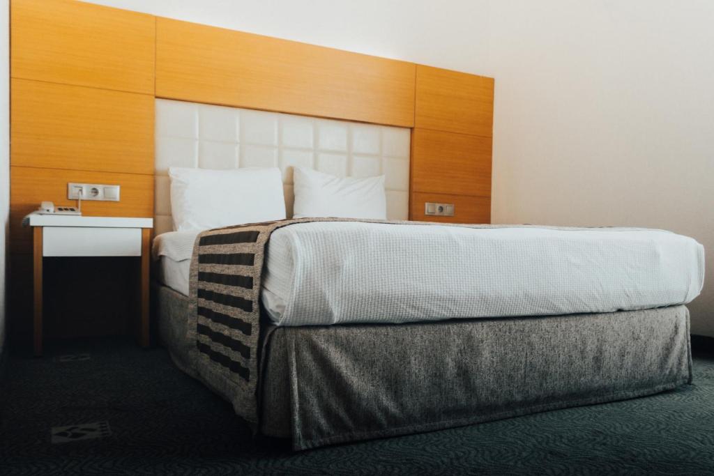 Postel nebo postele na pokoji v ubytování Nüzhet Hotel
