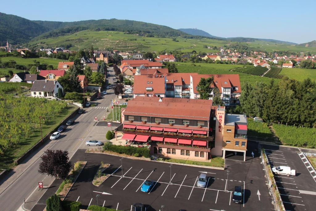 Nespecifikovaný výhled na hory nebo výhled na hory při pohledu z hotelu