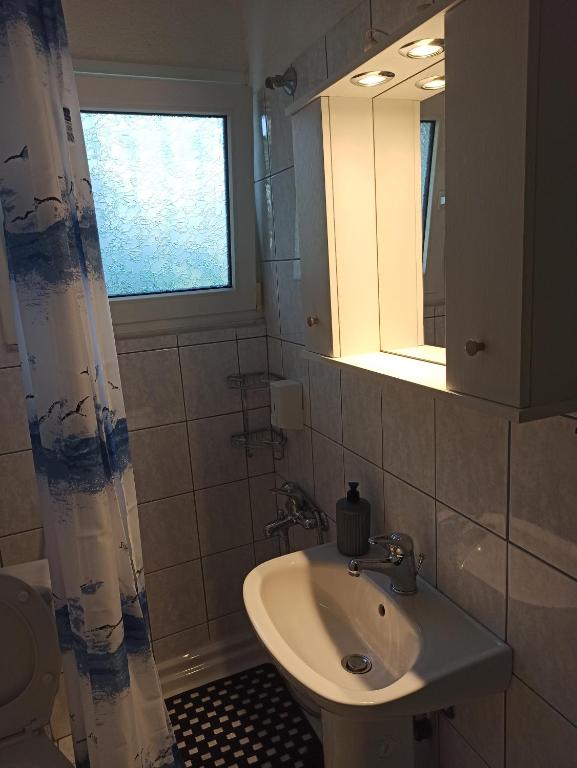 A bathroom at The Emerald Lopi, 2km from Ammolofoi beach! The best kept secret in nature, of Nea Peramos