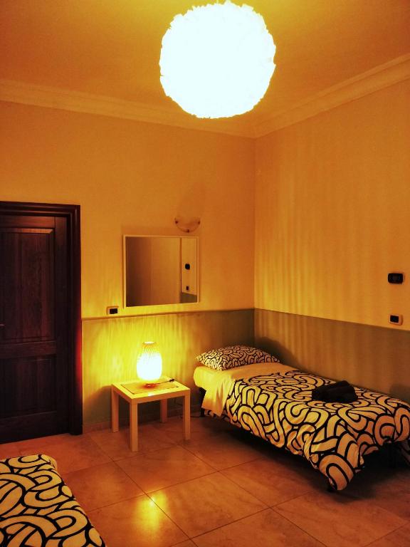 Postel nebo postele na pokoji v ubytování Kalos Rooms