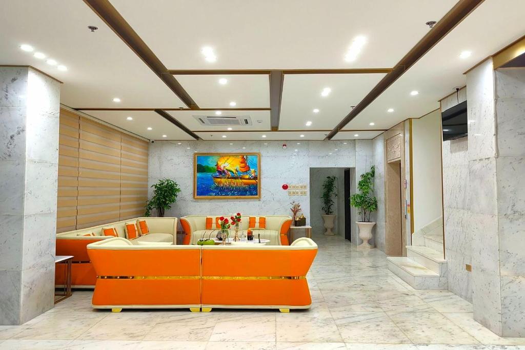 TV a/nebo společenská místnost v ubytování Mactan Grand Golden Hotel near Airport