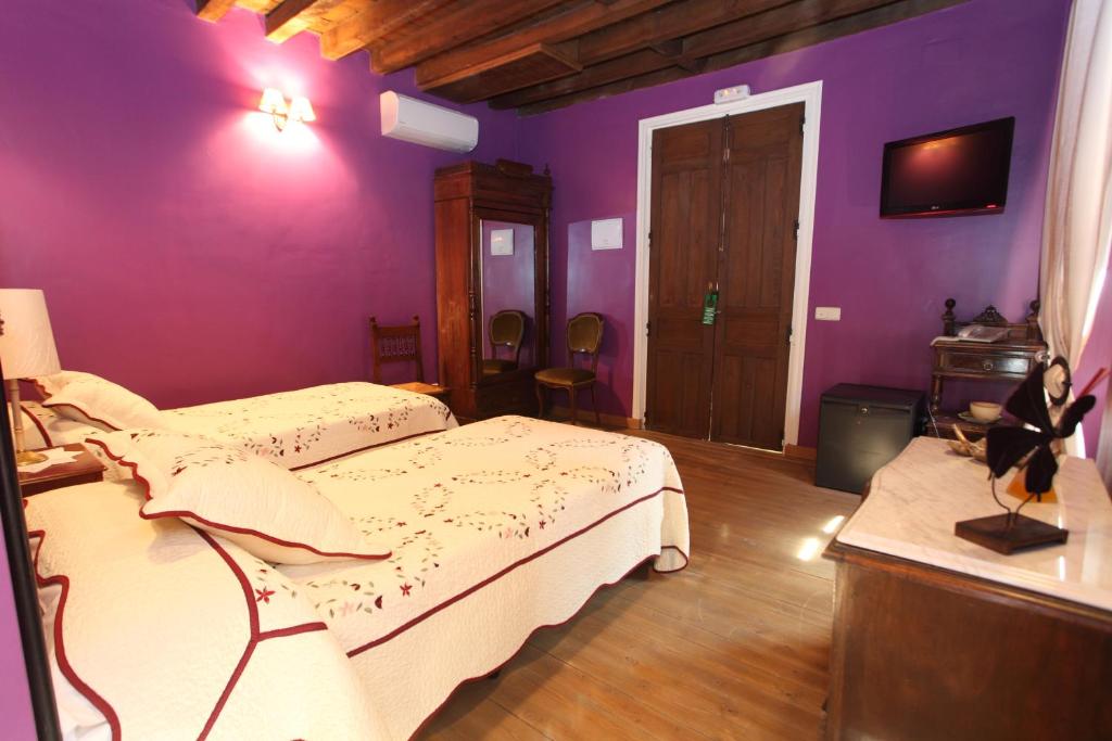 A bed or beds in a room at Posada Villa Maria