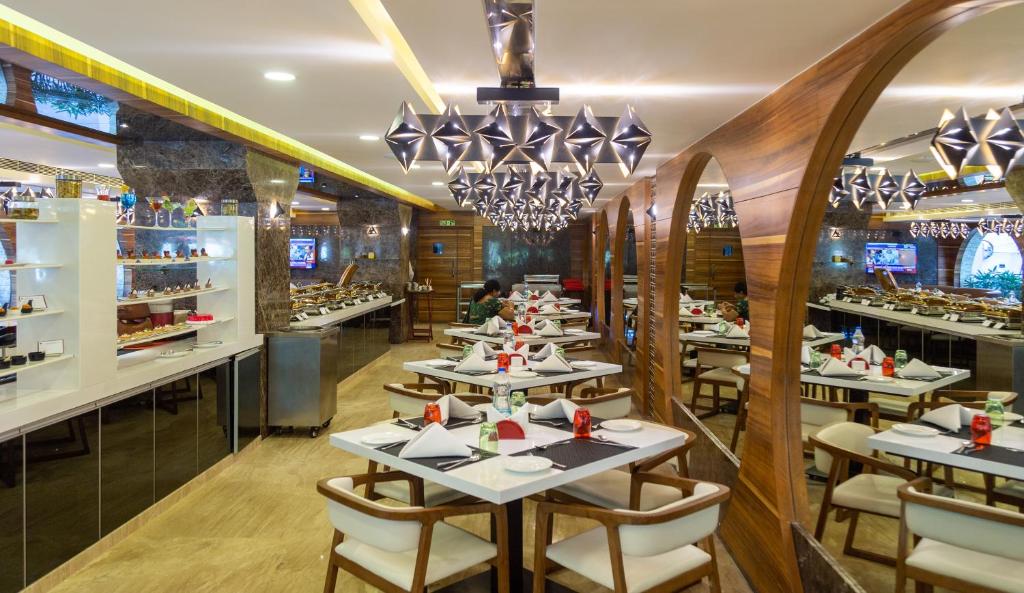 Restaurace v ubytování Hotel Park Elanza Chennai