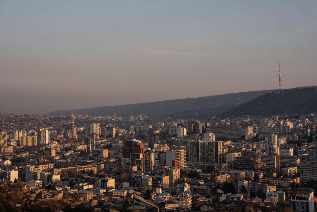 Nespecifikovaný výhled na destinaci Tbilisi nebo výhled na město při pohledu z hotelu