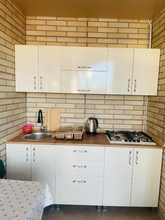 Kuchyň nebo kuchyňský kout v ubytování Nana's House