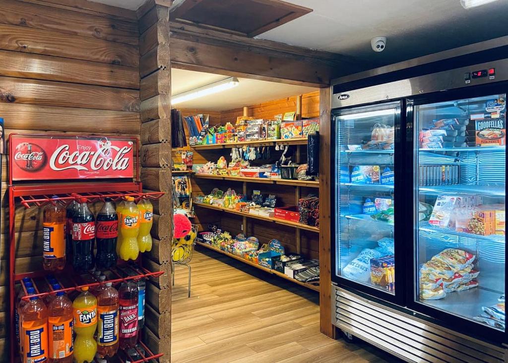 Supermercato o altri negozi del villaggio turistico o nelle vicinanze