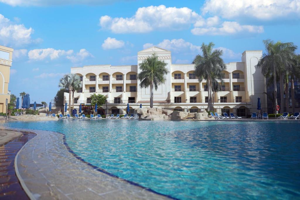 Bazén v ubytování Helnan Dream Hotel and Conference Center nebo v jeho okolí