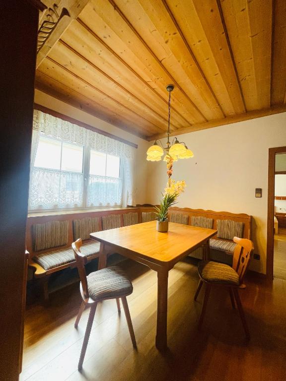 Predel za sedenje v nastanitvi E&C Pension Rooms