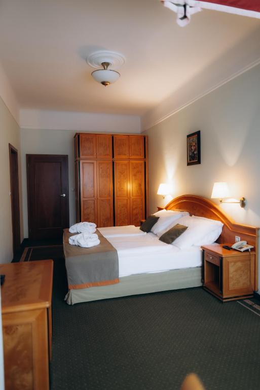 Postel nebo postele na pokoji v ubytování Parkhotel Golf Marianske Lazne