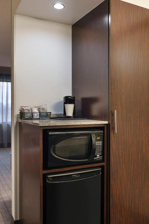 Courtyard by Marriott Springfield Airport photo