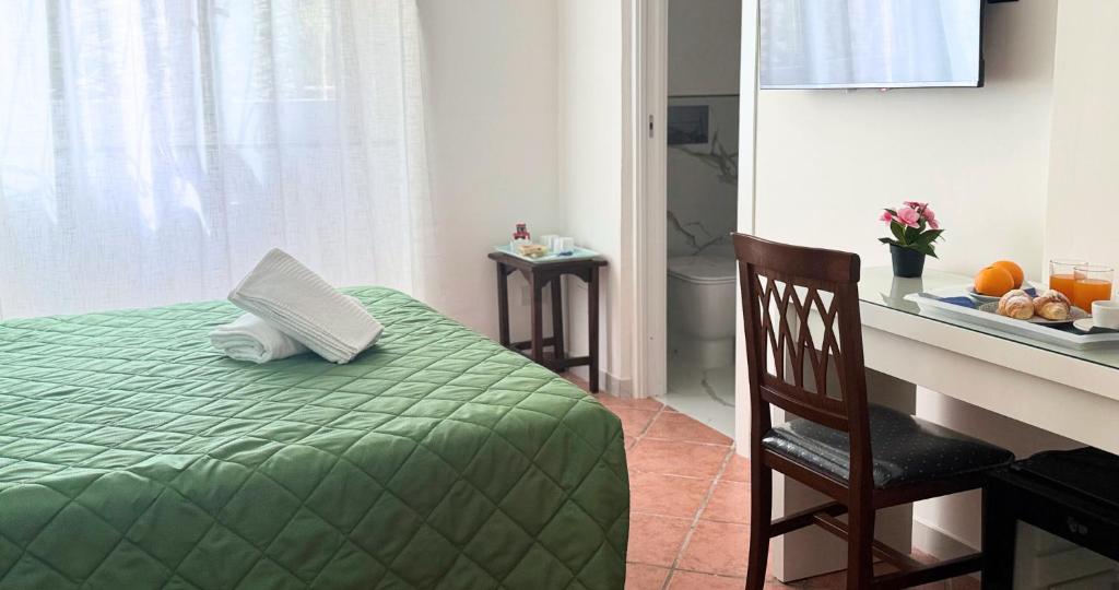 Postel nebo postele na pokoji v ubytování Ambasciata Sorrento Relais
