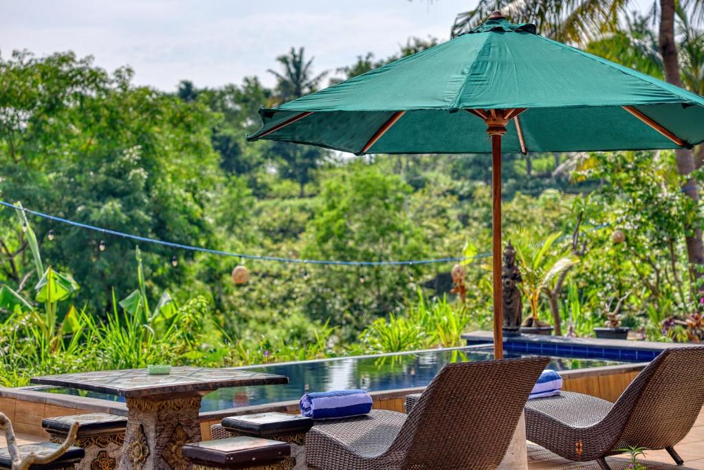 Κήπος έξω από το Lungguh Penida Hut