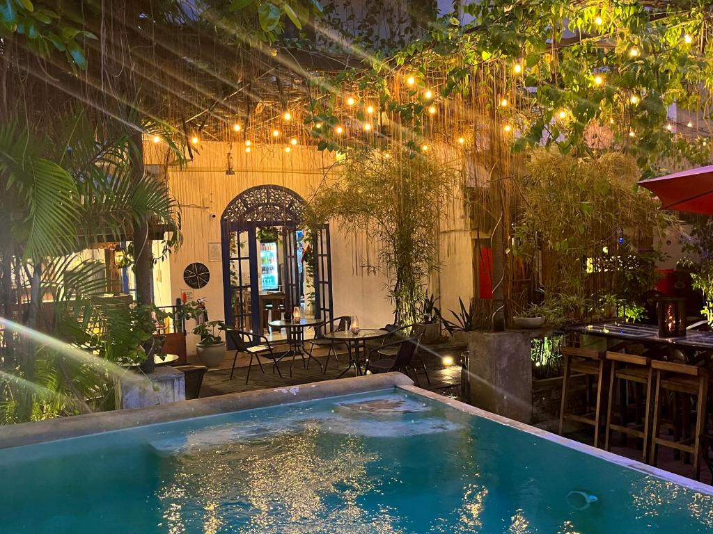 Bazén v ubytování Seconds Hostel - Colombo nebo v jeho okolí