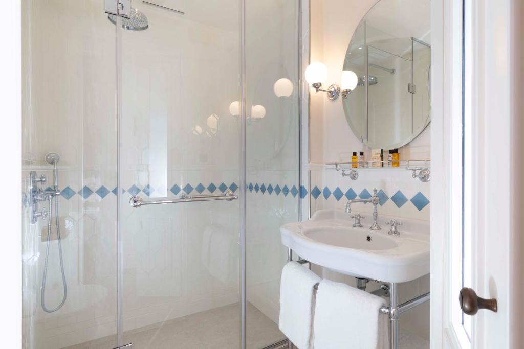 Hotel Du Quai Voltaire 2