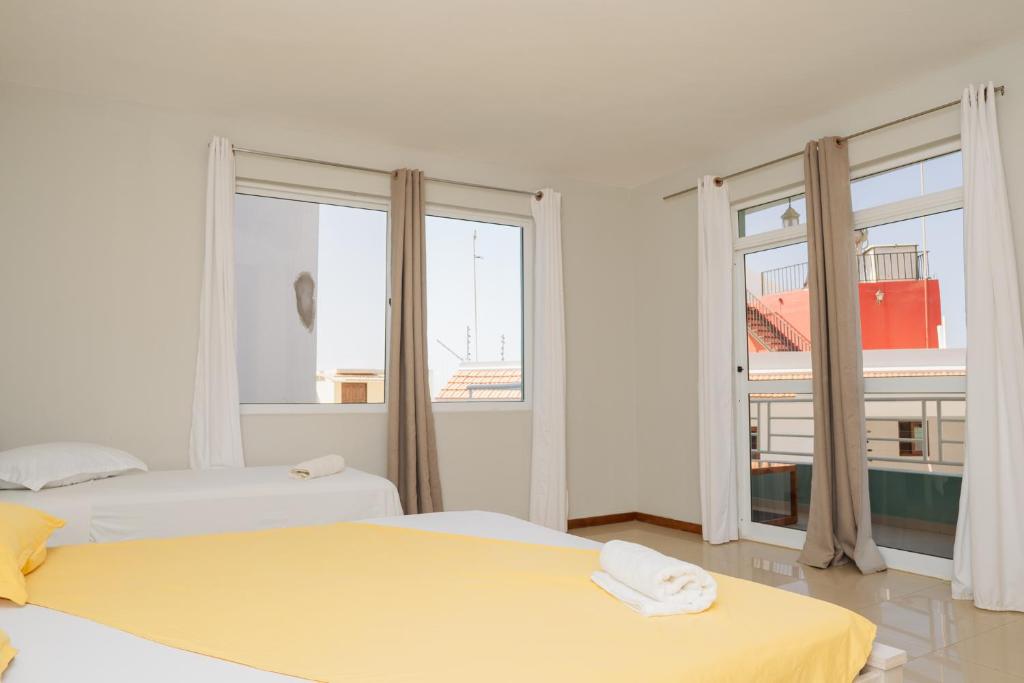 Postel nebo postele na pokoji v ubytování Praia Guest House
