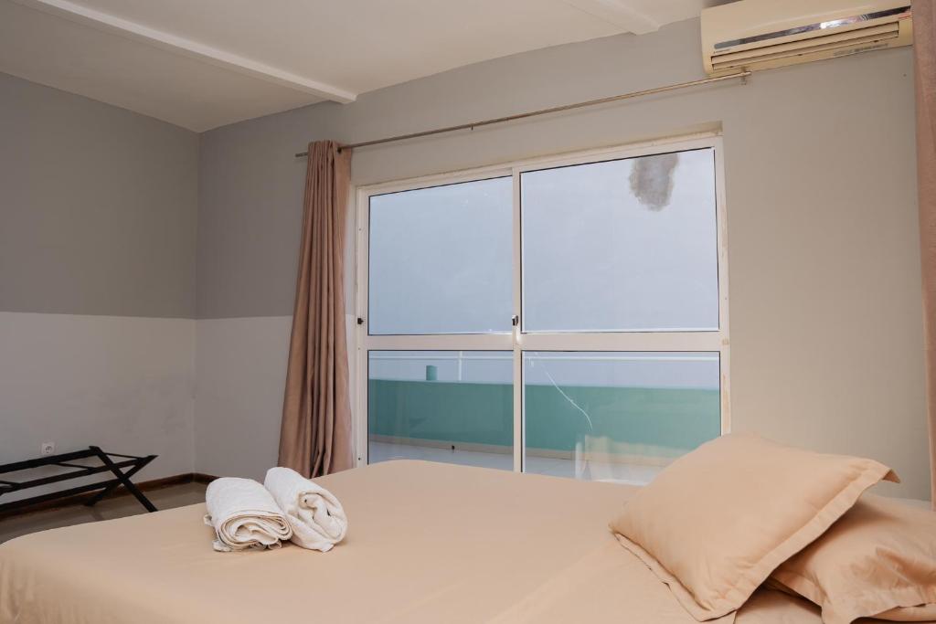 Postel nebo postele na pokoji v ubytování Praia Guest House