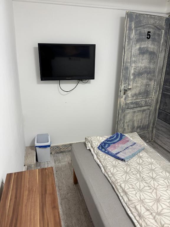 TV a/nebo společenská místnost v ubytování Centrum Apartman