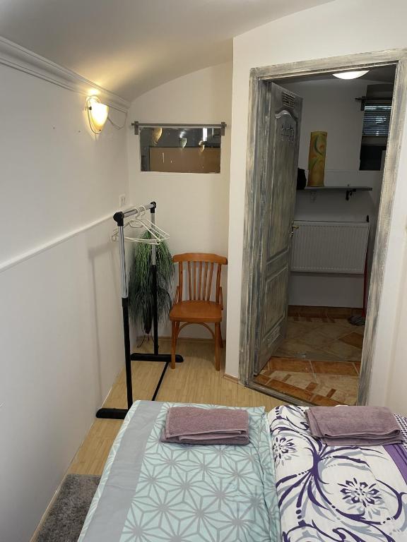 Postel nebo postele na pokoji v ubytování Centrum Apartman