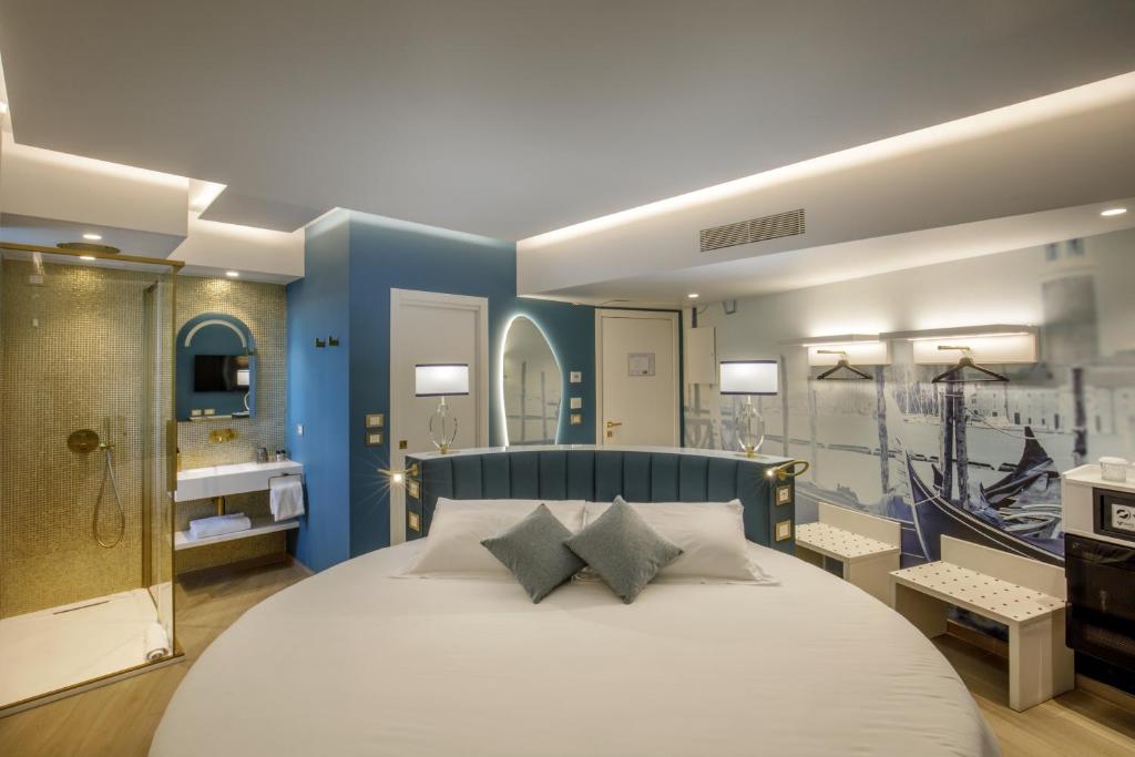 Postel nebo postele na pokoji v ubytování Ambasciatori Suite Hotel