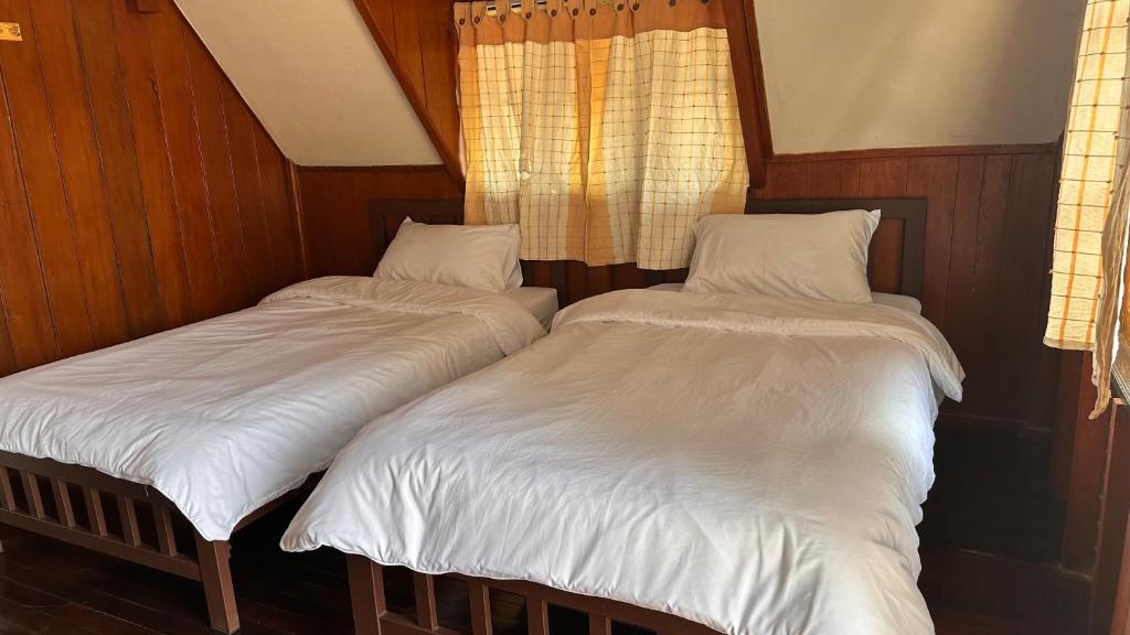 Postel nebo postele na pokoji v ubytování Mae Chaem Hotel and Resort