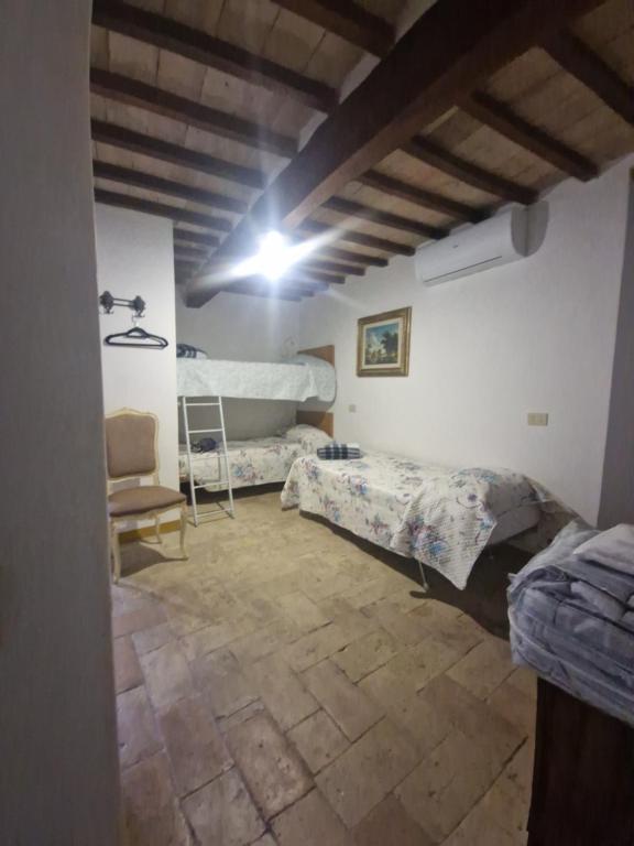 En eller flere senge i et værelse på La Locanda di Morre