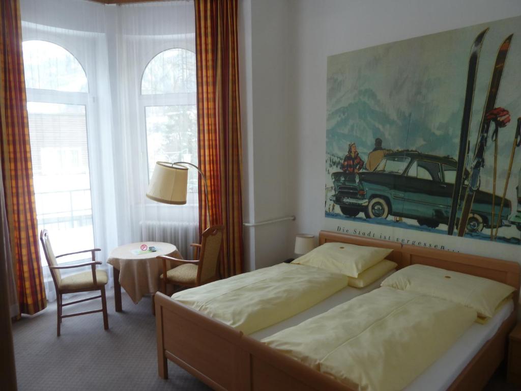 Postel nebo postele na pokoji v ubytování Kurhotel & Hotel Mozart