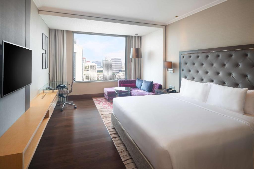 Radisson Blu Plaza Bangkokにあるベッド