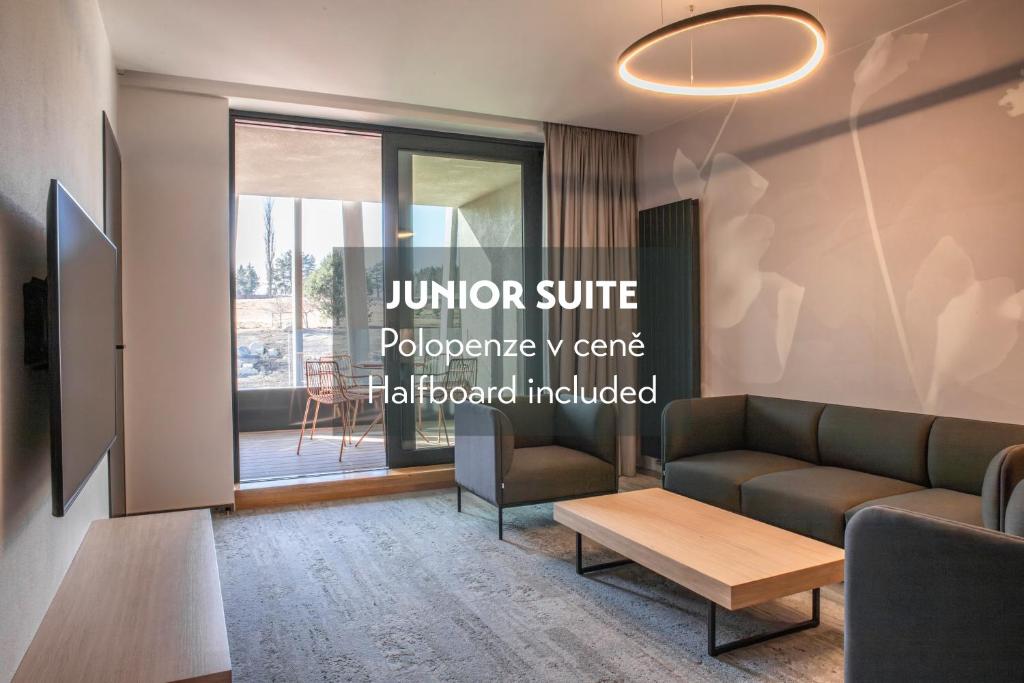 Posezení v ubytování Amenity Hotel & Resort Česká Kanada