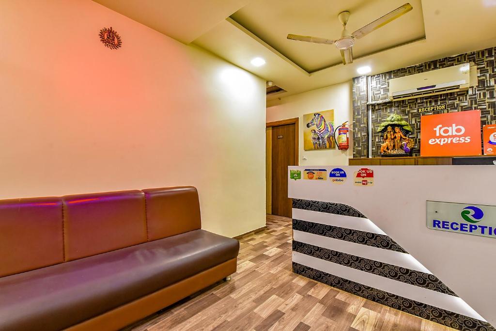 Posezení v ubytování FabExpress Relax Inn - Nr Sarkhej - Gandhinagar Highway