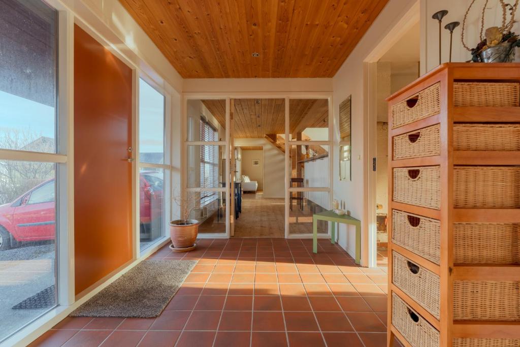 een hal van een huis met houten plafonds bij 3 BR House - Parking - 10min walk from city centre in Tórshavn
