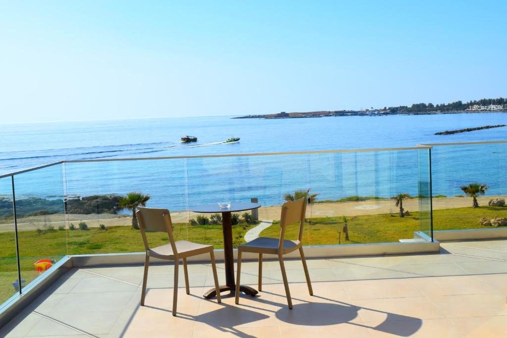 Foto da galeria de Amphora Hotel & Suites em Pafos