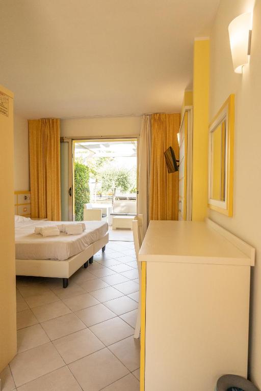 Postel nebo postele na pokoji v ubytování Hotel Baia Di Trainiti