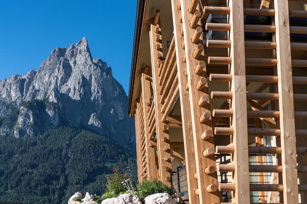 Nespecifikovaný výhled na hory nebo výhled na hory při pohledu z hotelu