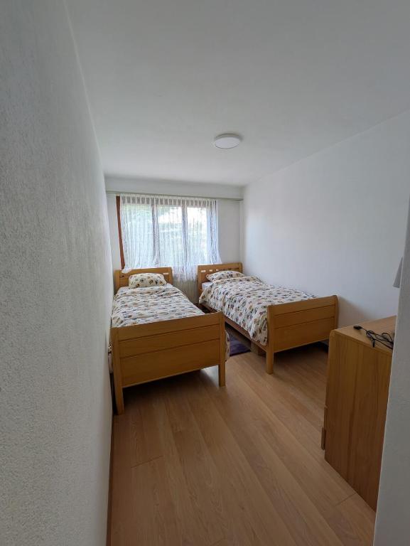 Postel nebo postele na pokoji v ubytování Renovated Villa with HotTub
