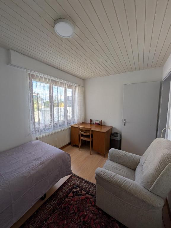 Posezení v ubytování Renovated Villa with HotTub
