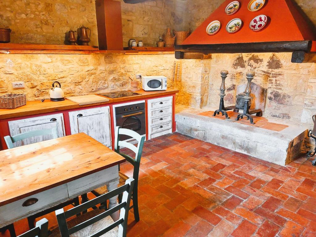 Kuchyň nebo kuchyňský kout v ubytování La Rimbecca Greve in Chianti