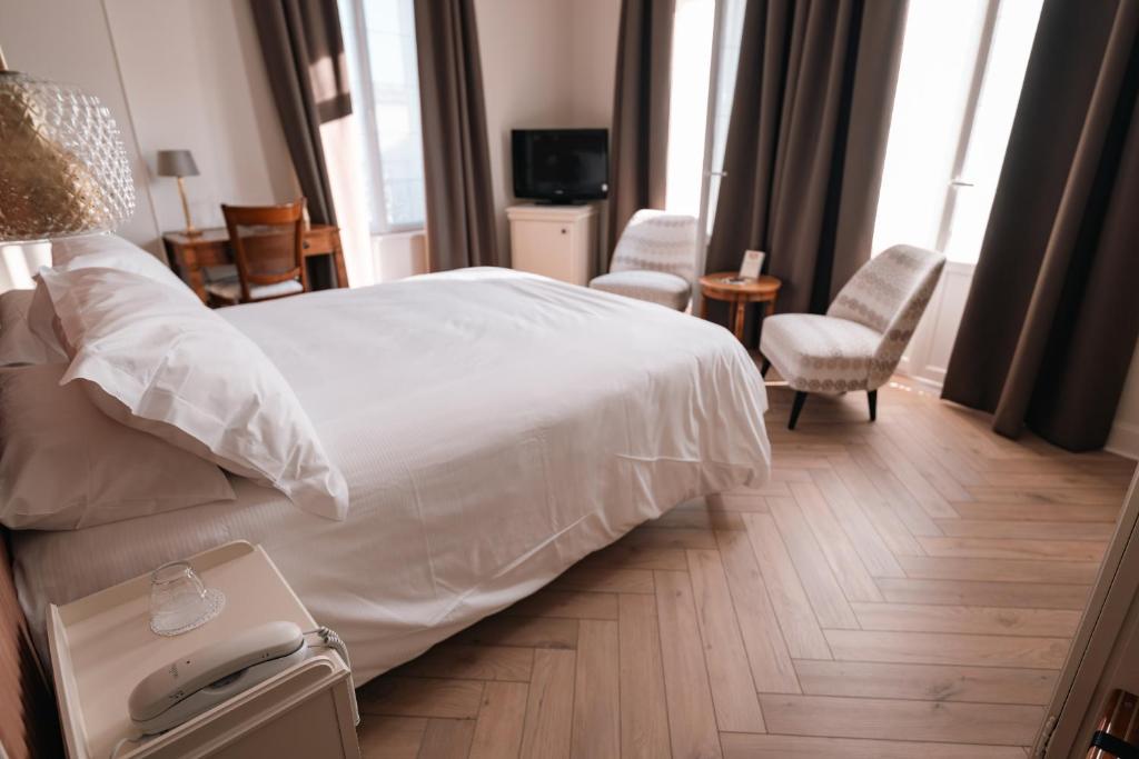 Postel nebo postele na pokoji v ubytování Hotel Castel Jeanson