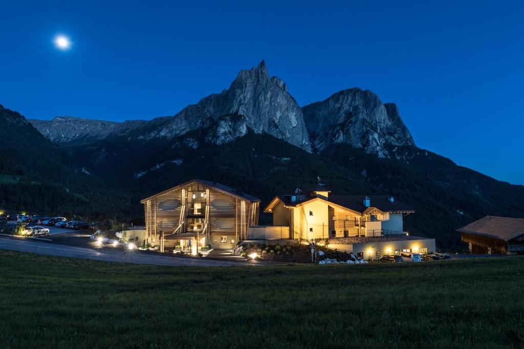 Nespecifikovaný výhled na hory nebo výhled na hory při pohledu z hotelu