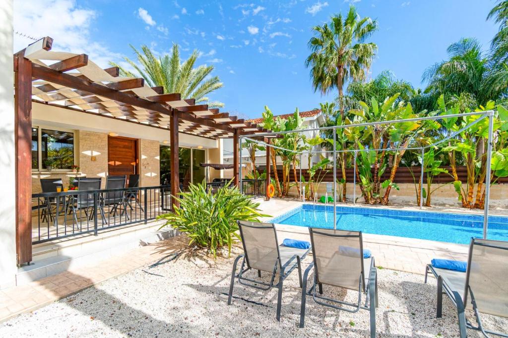 Bazén v ubytování Villa Venus by Ezoria Villas nebo v jeho okolí