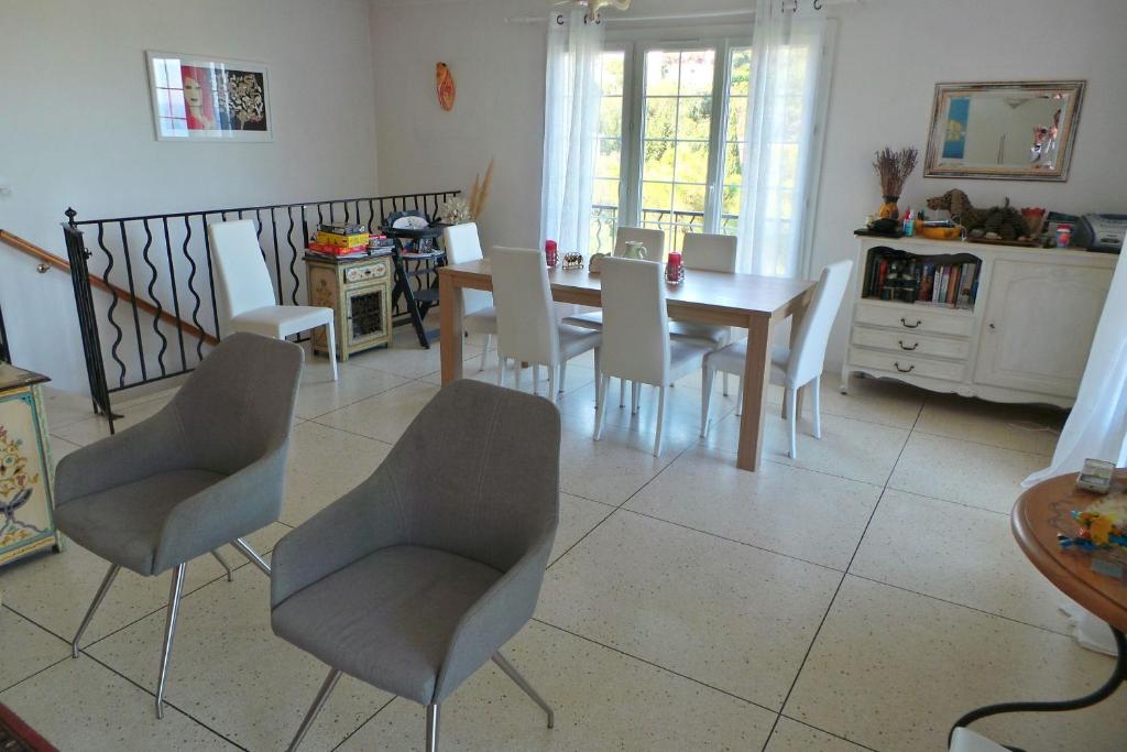 Photo de la galerie de l'établissement Les Tamaris 0233 villa, aux Issambres