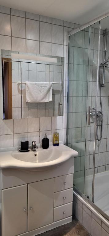 Koupelna v ubytování Pension Melsungen vormals Hotel Bartenwetzer