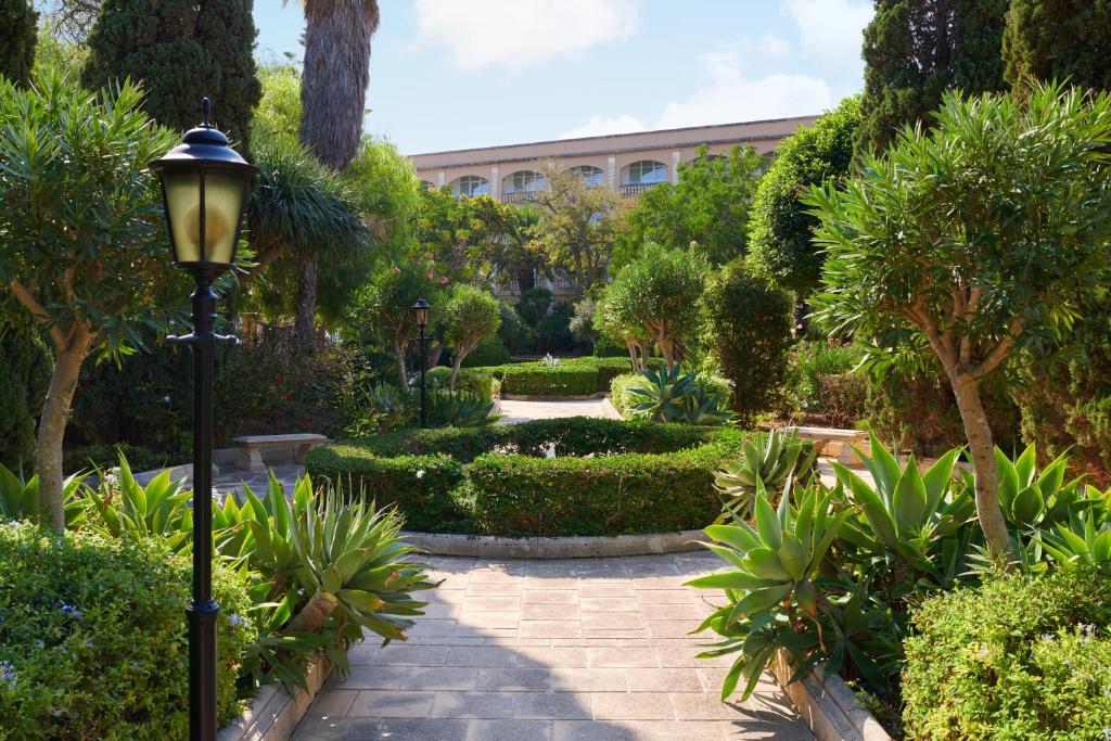 Zahrada ubytování Corinthia Palace Malta