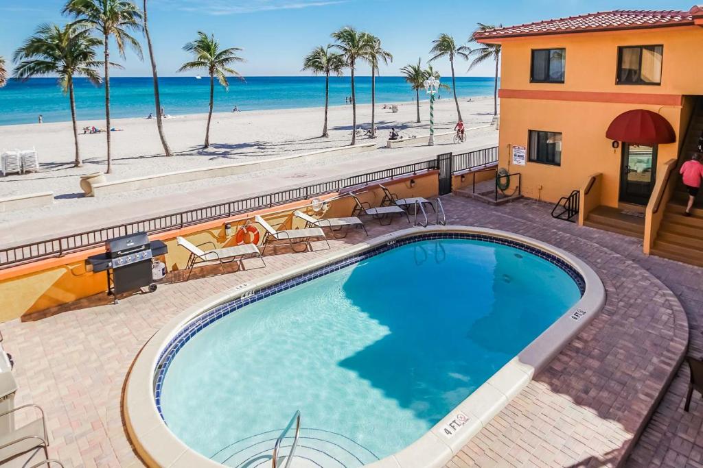 Bazén v ubytování Hollywood Sands Resort nebo v jeho okolí