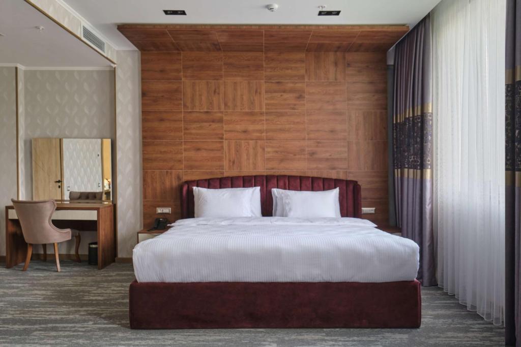 Кровать или кровати в номере Panarams Tashkent Hotel, a member of Radisson Individuals
