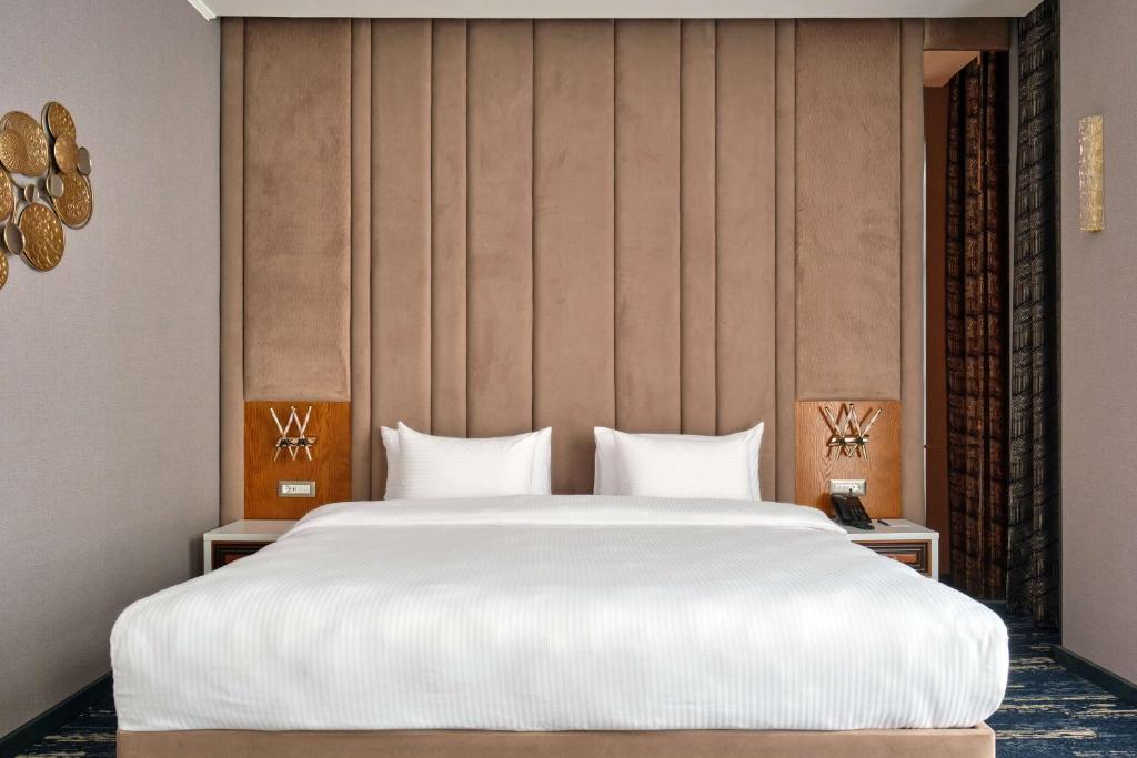 Кровать или кровати в номере Panarams Tashkent Hotel, a member of Radisson Individuals