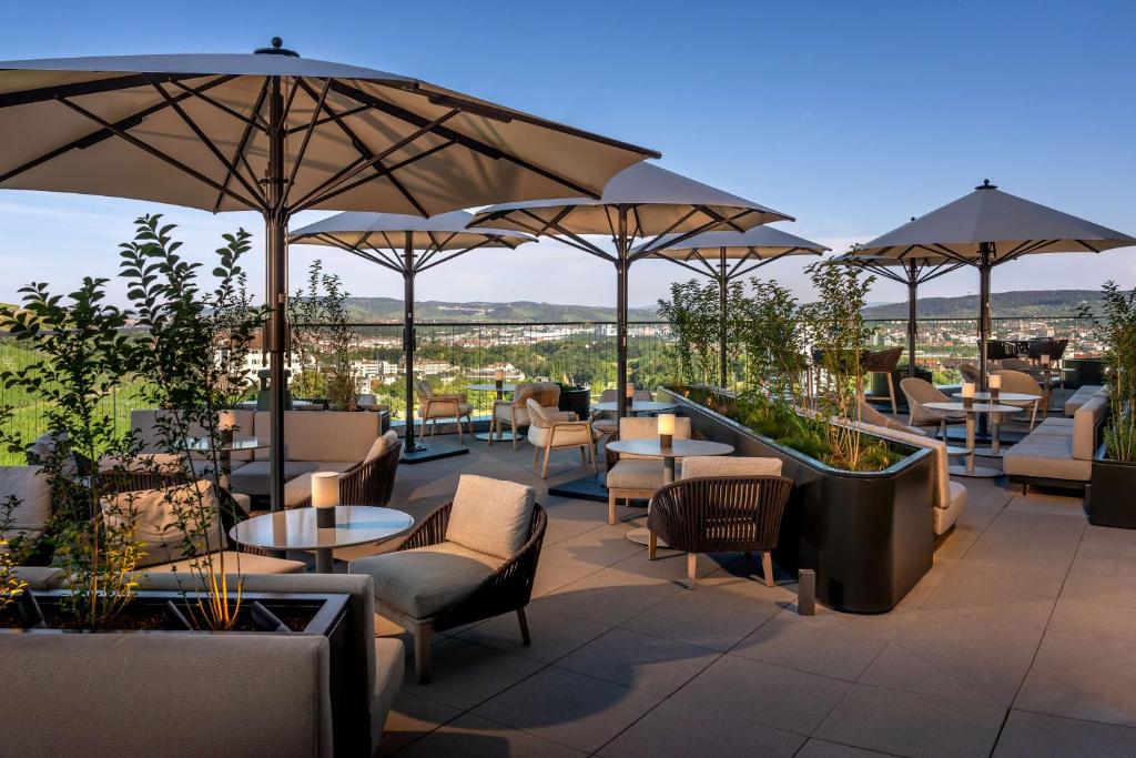 Radisson Blu Hotel at Porsche Design Tower Stuttgart - Resim 22